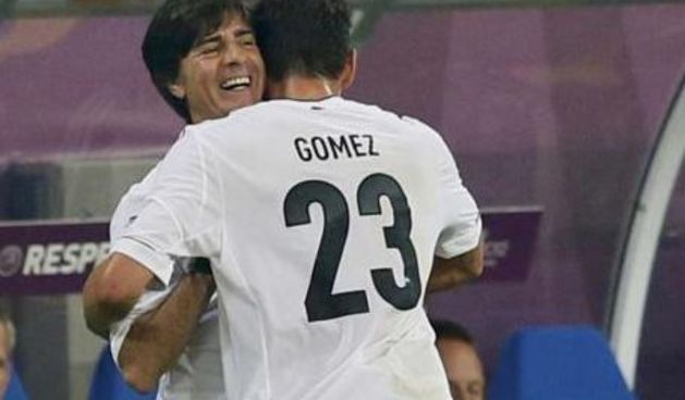 Mario Gomez i Joachim Low, foto: Reuters