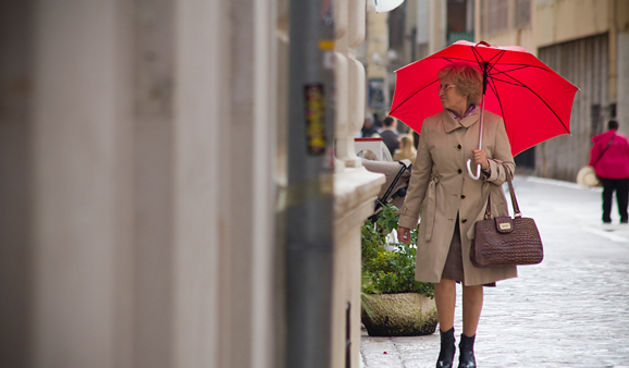 Đir po gradu 28. listopada 2012. kišobran, kiša (foto:Saša Čuka)