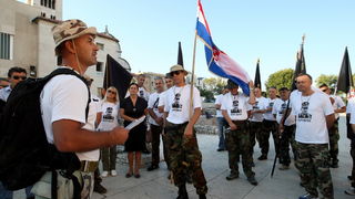 Zadar, 210812.
Hrvatski branitelji krenuli su jutros u hodnju koja ce trajati pet dana. Sudjeluju: Udruga veterana hrvatskih gardijskih postrojbi, Udruga veterana SJP MUP-a RH, UMDDRH Zadar, 210812.
Hrvatski branitelji krenuli su jutros u hodnju koja ce trajati pet dana. Sudjeluju: Udruga veterana hrvatskih gardijskih postrojbi, Udruga veterana SJP MUP-a RH, UMDDRH