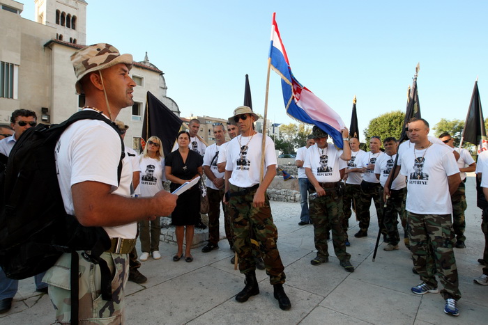 Zadar, 210812.
Hrvatski branitelji krenuli su jutros u hodnju koja ce trajati pet dana. Sudjeluju: Udruga veterana hrvatskih gardijskih postrojbi, Udruga veterana SJP MUP-a RH, UMDDRH Zadar, 210812.
Hrvatski branitelji krenuli su jutros u hodnju koja ce trajati pet dana. Sudjeluju: Udruga veterana hrvatskih gardijskih postrojbi, Udruga veterana SJP MUP-a RH, UMDDRH