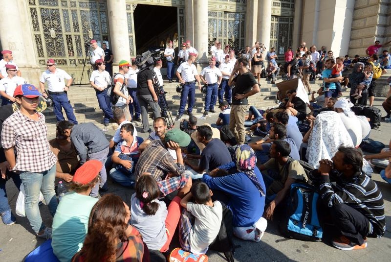 Izbjeglice i imigranti na željezničkom kolodvoru Keleti ulicama Budimpešte, Photo: Marko Jurinec/PIXSELL Izbjeglice i imigranti na željezničkom kolodvoru Keleti ulicama Budimpešte, Photo: Marko Jurinec/PIXSELL