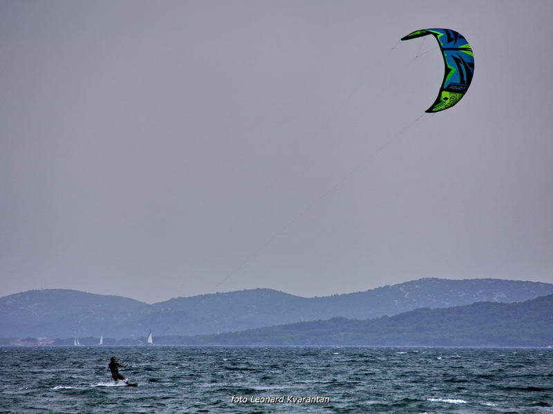 Kiteri i surferi uživali u jakom jugu