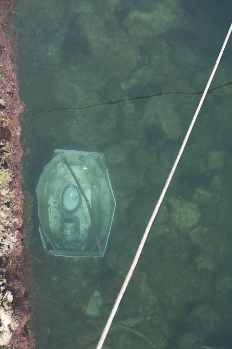 Zadar: Rasvjetni stup završio u moru, foto: Leo Banic