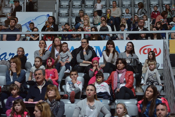 Predstava “Maša i Medvjed” moskovskog Dječjeg kazališta oduševila zadarske mališane Predstava “Maša i Medvjed” moskovskog Dječjeg kazališta oduševila zadarske mališane