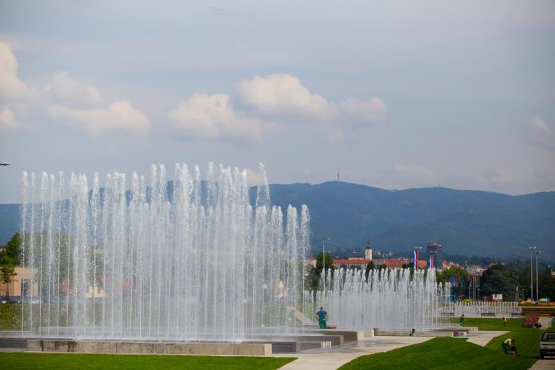 Zagreb: Novouređene fontane u Ulici Hrvatske bratske zajednice puštene u rad Zagreb: Novouređene fontane u Ulici Hrvatske bratske zajednice puštene u rad