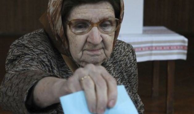 Starica na biralištu (Foto: Marko Miščević/Cropix)