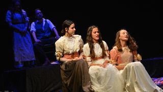 Kazališna udruga “Igrajmo se”: Predstava “Godišnja doba”