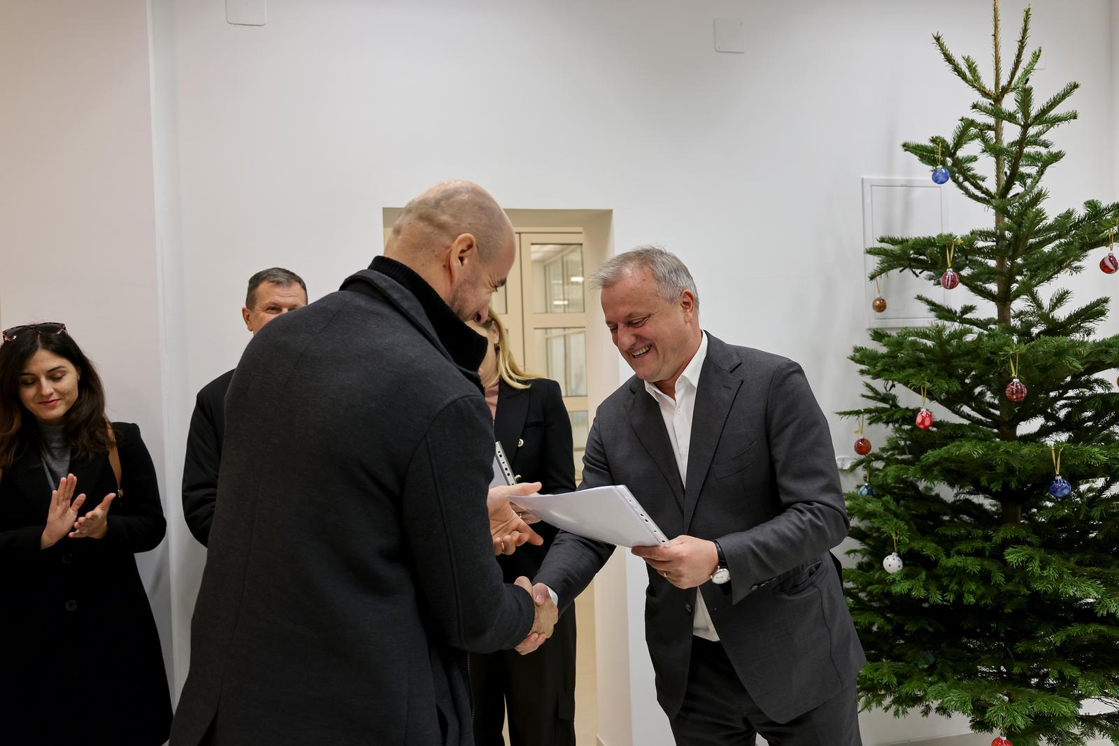 Uručenje ugovora udrugama i organizacijama @ Centar za mlade