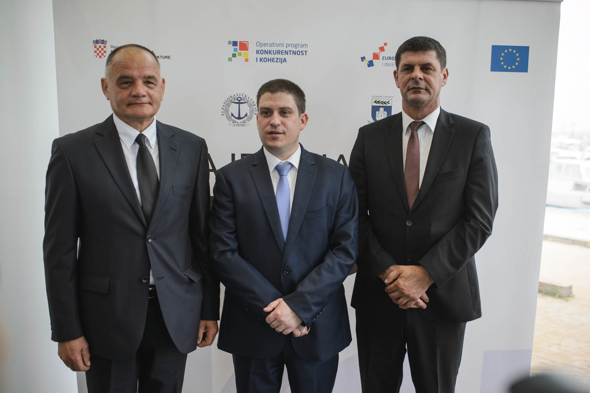 Ministar Oleg Butković potpisao ugovore za izgradnju trajektne luke Tkon i sanaciju luka Turanj, Mandre i Petrčane Ministar Oleg Butković potpisao ugovore za izgradnju trajektne luke Tkon i sanaciju luka Turanj, Mandre i Petrčane