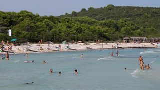 Ljetni dana na dugootočkoj plaži Sakarun, biseru Mediterana s prekrasnim tirkiznim morem, Foto: Filip Brala/PIXSELL Ljetni dana na dugootočkoj plaži Sakarun, biseru Mediterana s prekrasnim tirkiznim morem, Foto: Filip Brala/PIXSELL
