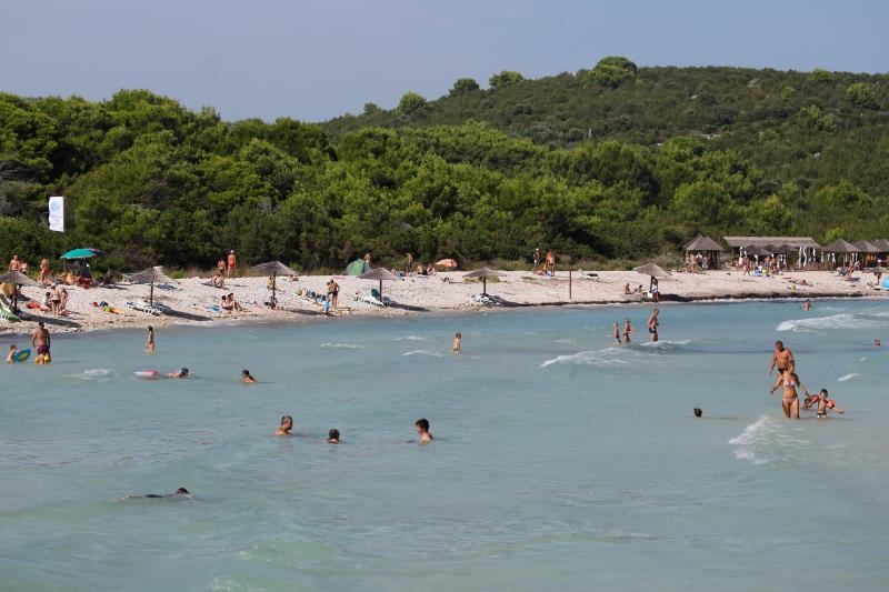 Ljetni dana na dugootočkoj plaži Sakarun, biseru Mediterana s prekrasnim tirkiznim morem, Foto: Filip Brala/PIXSELL Ljetni dana na dugootočkoj plaži Sakarun, biseru Mediterana s prekrasnim tirkiznim morem, Foto: Filip Brala/PIXSELL