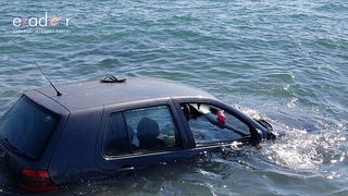 Divljao golfom po Brodarici pa završio u moru kod HAZU-a Divljao golfom po Brodarici pa završio u moru kod HAZU-a