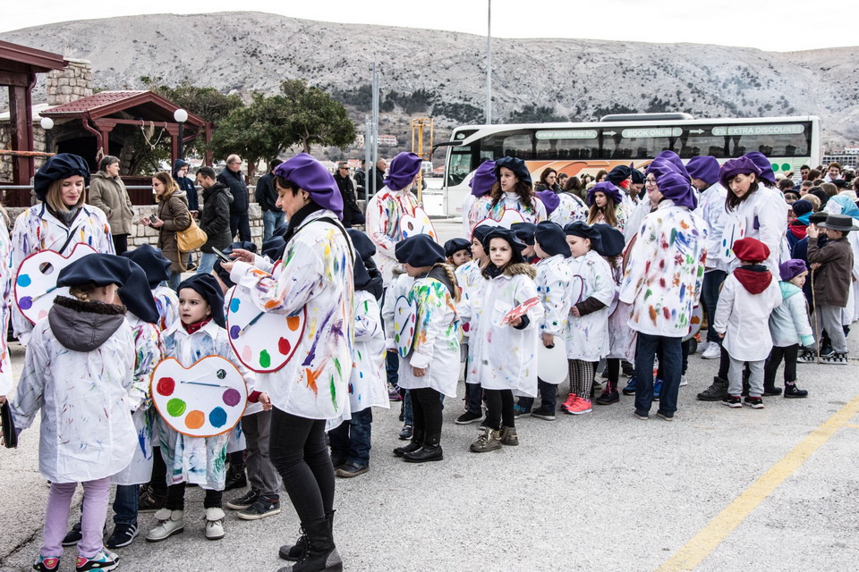 Paški zimski karneval 2017.- Maškarane skupine u karnevalskoj povorci Paški zimski karneval 2017.- Maškarane skupine u karnevalskoj povorci