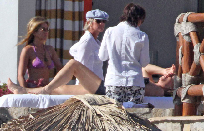 Jennifer Aniston u seksi badiću proslavila 41. rođendan (Jutarnji.hr)