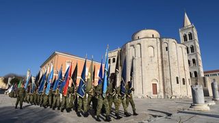 Mimohod postrojbi sudionica VRO Maslenica ulicama Zadra u povodu 24. obljetnice Mimohod postrojbi sudionica VRO Maslenica ulicama Zadra u povodu 24. obljetnice
