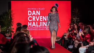 Večer Crvenih Haljina Večer Crvenih Haljina