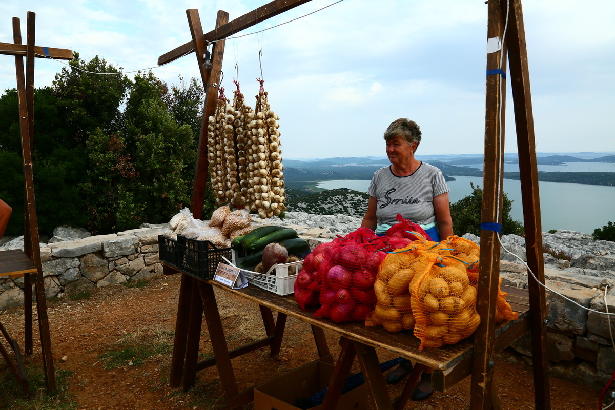 Na vidikovcu Kamenjak održan 5. Sajam lokalnih proizvoda ”Luka i igara” Na vidikovcu Kamenjak održan 5. Sajam lokalnih proizvoda ”Luka i igara”