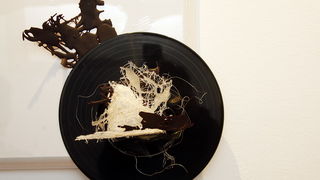 Pula, 281211.
U galeriji Makina otvorena je izlozba jestivih slastica povodom skorog otvorenja butika slastica “Skatulica by Stare Uzance” vlasnika Sandra Francula i Sanje Rakic Francula. Izlozene kolace posjetitelji su mogli kusati pa je sama izlozba nak