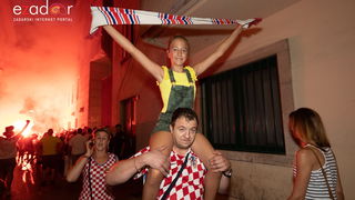 Čudesna noć: Velika fešta ulicama Zadra nakon plasmana Vatrenih u finale SP Čudesna noć: Velika fešta ulicama Zadra nakon plasmana Vatrenih u finale SP