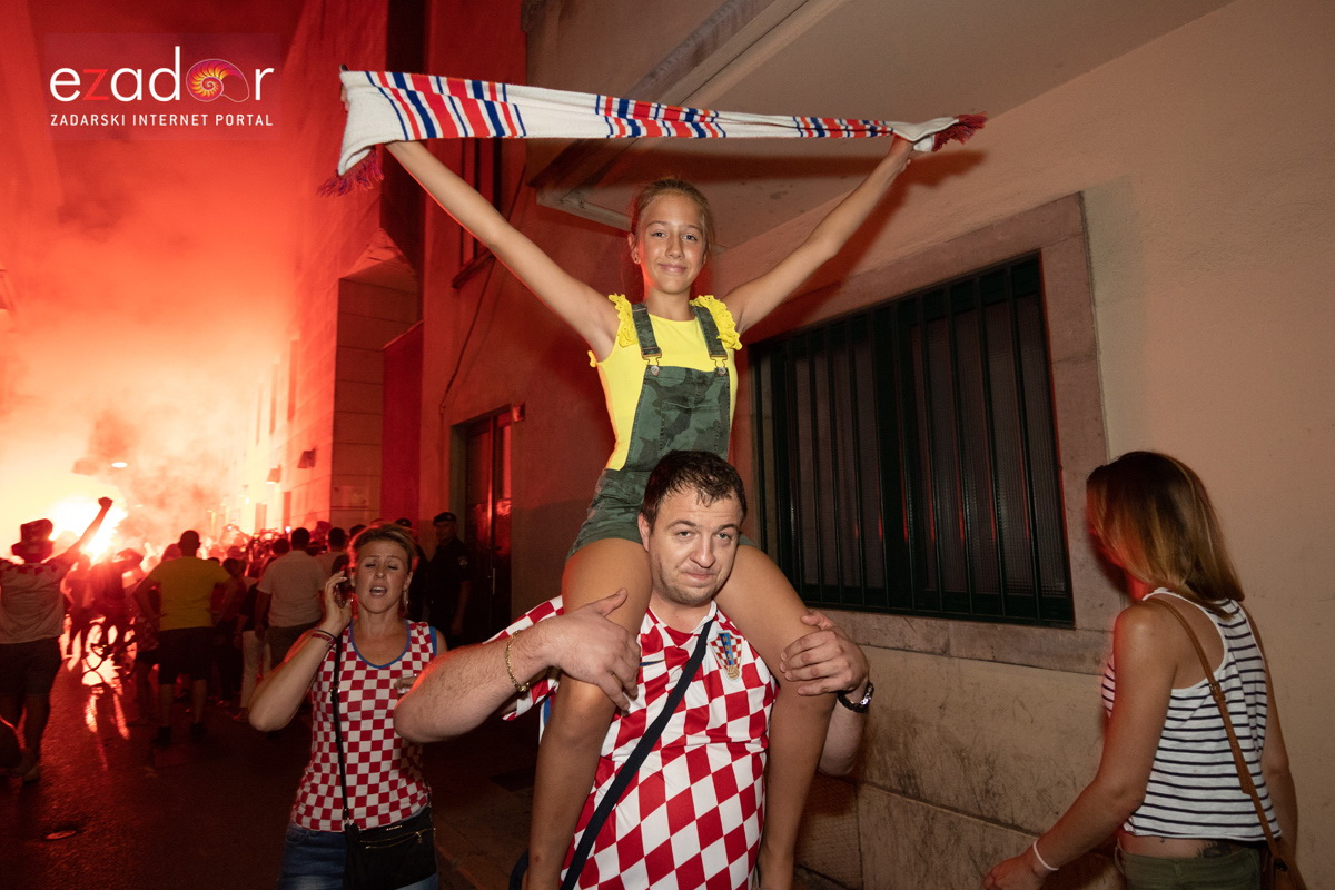 Čudesna noć: Velika fešta ulicama Zadra nakon plasmana Vatrenih u finale SP Čudesna noć: Velika fešta ulicama Zadra nakon plasmana Vatrenih u finale SP