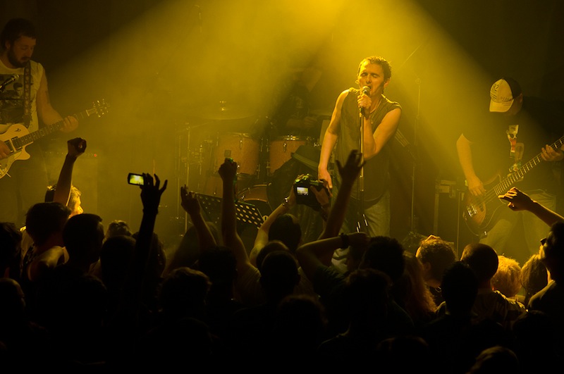 Nakon Porina, Goran Bare i Majke održali su slavljenički koncert u prepunoj Stereo dvorani u Rijeci.