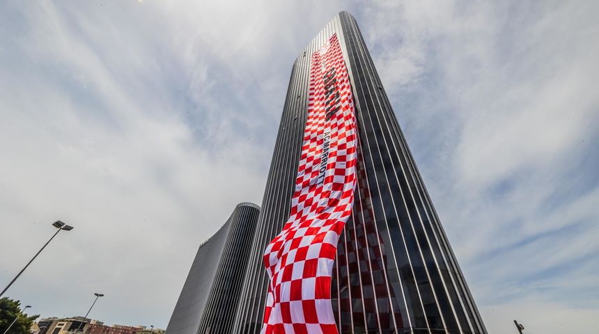 Istaknuta 105 metara duga navijačka zastava podrške “vatrenima”