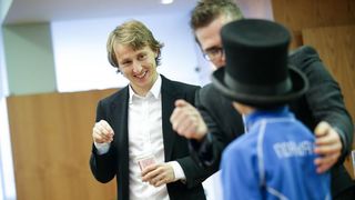 Luki Modriću u dječjoj bolnici u Klaićevoj uručena nagrada nogometaša godine, Photo: Petar Glebov/PIXSELL Luki Modriću u dječjoj bolnici u Klaićevoj uručena nagrada nogometaša godine, Photo: Petar Glebov/PIXSELL