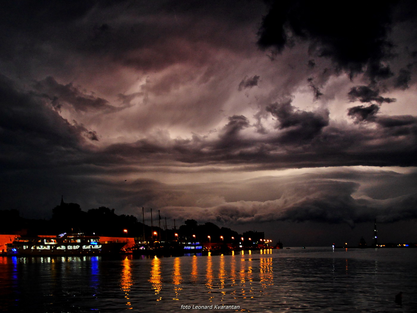 Munje nad zadarskom lukom