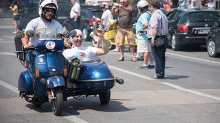 Spektakularni defile vespaša, foto: Vinko Pešić Spektakularni defile vespaša, foto: Vinko Pešić