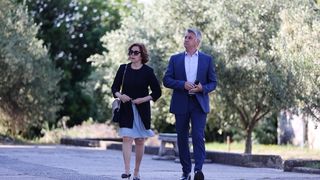 Kandidat za gradonačelnika Marko Vučetić i kandidat za župana Božidar Longin izašli na birališta Kandidat za gradonačelnika Marko Vučetić i kandidat za župana Božidar Longin izašli na birališta