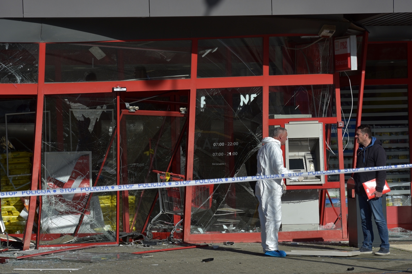 Raznesen bankomat u sklopu Plodina na Žmirićima Raznesen bankomat u sklopu Plodina na Žmirićima