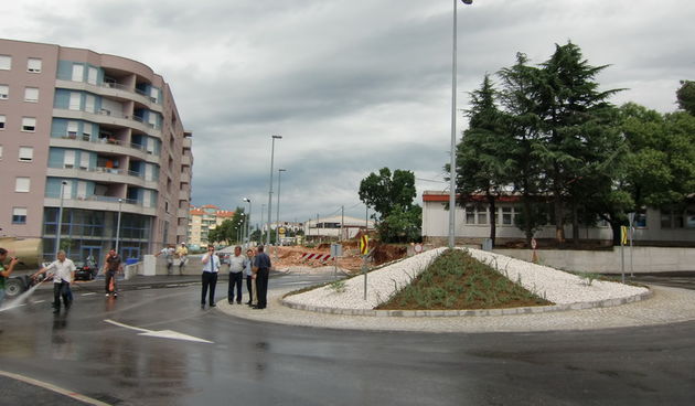 Izgradnja kružnog toka na križanju Ulice Benka Benkovića s ulicama Domovinskoga rata i Nikole Tesle, dovršena je i danas je rotor pušten u promet, odnosno otvorena su njegova tri traka, ulice Domovinskog rata i Nikole Tesle.