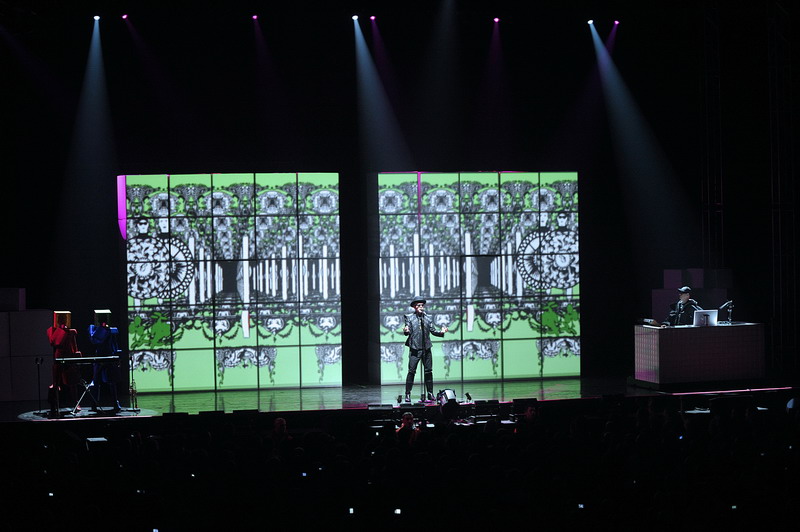 U KC Drazen Petrovic odrzan koncert legendarne grupe Pet Shop Boys. Na slici: Pet Shop Boys. Foto: Sime Sokota / CROPIX