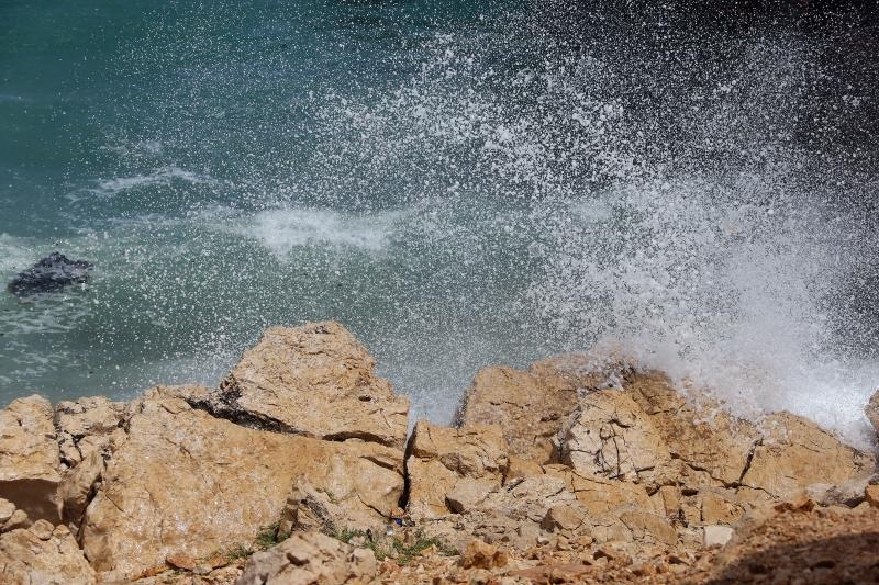 Olujna bura poharala plažu Zrće. Photo: Dalibor Urukalović/PIXSELL