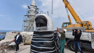 Doneseni i posljedni dijelovi velikoga kipa Gospe od Loreta, glava i kruna Doneseni i posljedni dijelovi velikoga kipa Gospe od Loreta, glava i kruna