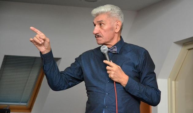 Na studijskom odjelu Narodne knjiznice Petar Preradovic u organizaciji Vijeca ogranaka Matice hrvatske Bjelovarsko-bilogorske zupanije odrzana je knjizevna vecer na kojoj je predstavljena knjiga Admiralovi zapisi – o pobjedi i ljubavi autora Davora Domaz