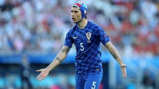 U dvoboju zadnjeg, 3. kola D skupine EURA u Bordeauxu igraju nogometaši Hrvatske i Španjolske (1-1).   Pred 40.000 gledatelja na stadionu Matmut Atlantic sudi Bjorn Kuipers.    Strijelci: 0-1 Morata (7), 1-1 Kalinić (45)