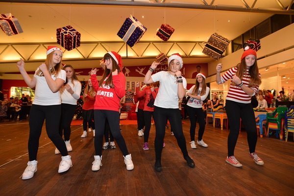 Sveti Nikola u Supernova centru 6. prosinca 2016.  Foto: Iva Perinčić