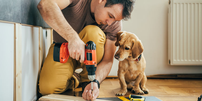 muškarac i pas muškarac i pas