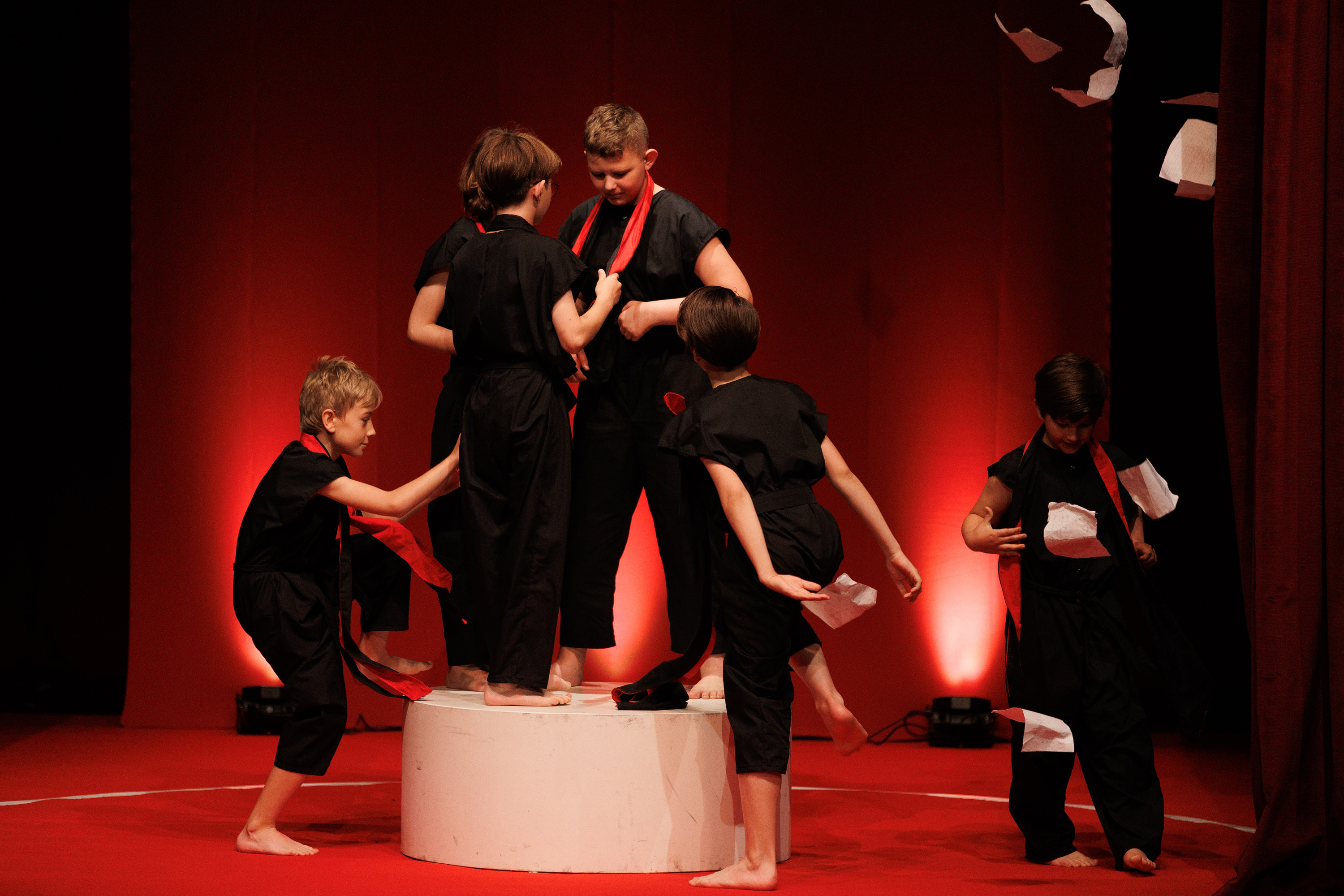 Igrajmo se: Zabranjeno mlađima od 15 strana A