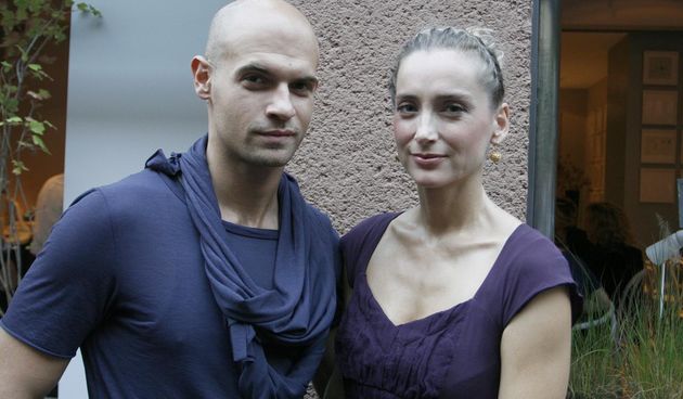 01.10.2009., Zagreb – Izlozba Sase Sekoranje i otvaranje galerije Velvet. Glumac Miroslav Cabraja i Mara Bratos. Photo: Luka Klun/VLM/PIXSELL