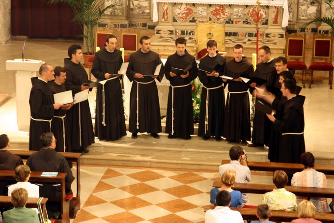 Sv. Frane: Predstavljanje CD-a zbora bogoslova Franjevačke provincije Sv. Frane: Predstavljanje CD-a zbora bogoslova Franjevačke provincije