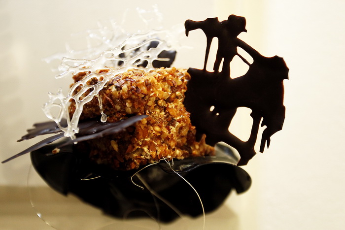 Pula, 281211.
U galeriji Makina otvorena je izlozba jestivih slastica povodom skorog otvorenja butika slastica “Skatulica by Stare Uzance” vlasnika Sandra Francula i Sanje Rakic Francula. Izlozene kolace posjetitelji su mogli kusati pa je sama izlozba nak