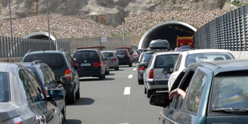 Prometna gužva (Foto: Branislav Grgurović/Cropix)