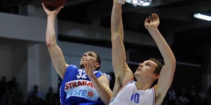 Zagreb, 180210.
Dvorana Trnsko, kosarka, polufinale kosarkaskog Kupa Kresimir Cosic, susret ekipa KK Zadar i KK Cibona.
Na slici: Marko Car 32, Leon Radosevic 10.
Foto: Damir Krajac / CROPIX Zagreb, 180210.
Dvorana Trnsko, kosarka, polufinale kosarkaskog Kupa Kresimir Cosic, susret ekipa KK Zadar i KK Cibona.
Na slici: Marko Car 32, Leon Radosevic 10.
Foto: Damir Krajac / CROPIX