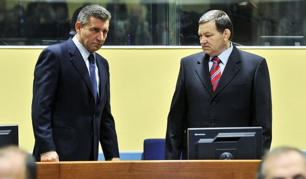 Den Haag (Nizozemska), 161112.
Generali Mladen Markac i Ante Gotovina u sudnici Medjunarodnog suda za ratne zlocine pocinjene na podrucju bivse Jugoslavije, za vrijeme izricanja drugostupanjske presude Zalbenog vijeca suda u slucaju ‘Operacija oluja’.
Na