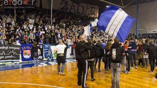 Humanitarno gledanje utakmice Zadar-Cibona (85-84) u Jazinama Humanitarno gledanje utakmice Zadar-Cibona (85-84) u Jazinama