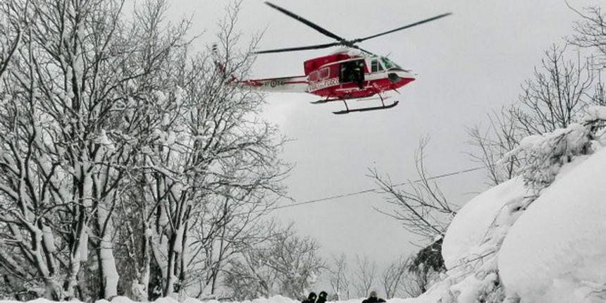 Akcija spašavanja zatpanih ljudi u hotelu nakon lavine na planini Gran Sasso u Italji Akcija spašavanja zatpanih ljudi u hotelu nakon lavine na planini Gran Sasso u Italji