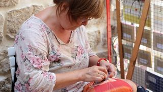 Paške čipkarice na djelu u izradi paške čipke, Foto: Luka Stanzl/PIXSELL