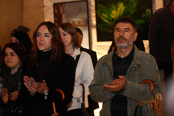 Izložba fotografija Ive Pervana i Mladena Radolovića Mrlje u crkvi SV.Donata Izložba fotografija Ive Pervana i Mladena Radolovića Mrlje u crkvi SV.Donata